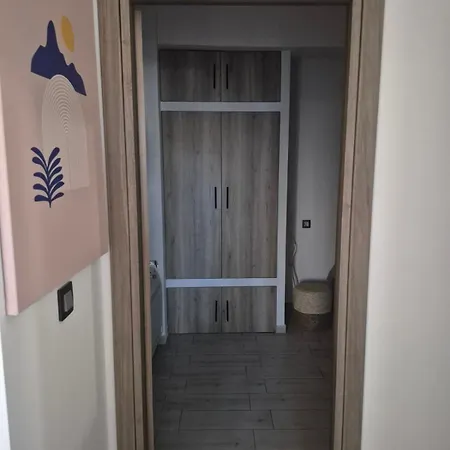 Flaburiotis House *