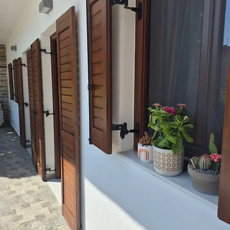 Flaburiotis House *